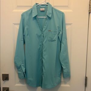 ** NWOT **Columbia Light Blue Woman’s Shirt with cross detail in bottom of back